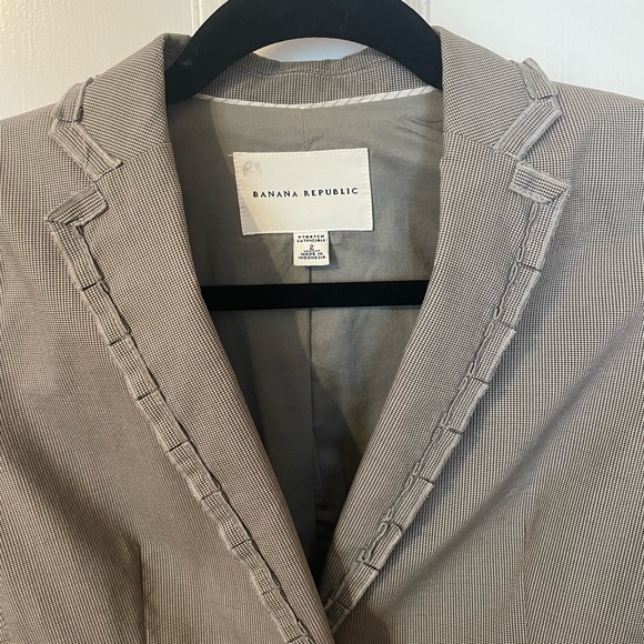 Banana Republic Jackets & Blazers - SALE! Banana Republic women’s blazer, grey, fitted, cotton. Size 2.